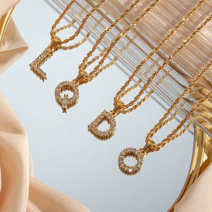 Maeve Lettre Initiale Diamant Collier